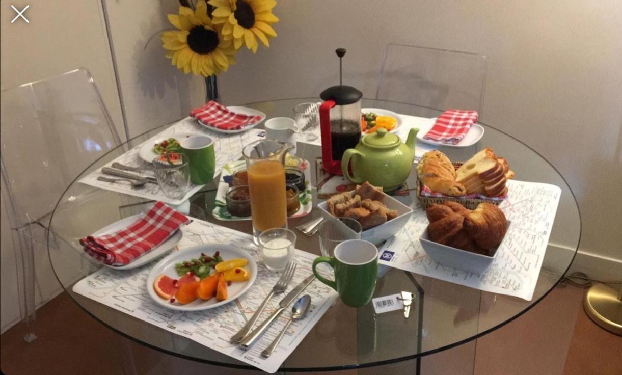 52 Clichy Bed & Breakfast - Chambre D'Hotes Paris Exteriör bild